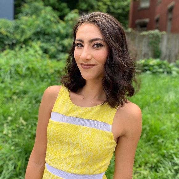 Meet your Posher, Stephanie 🌞 HI sunshines! - Picture 3 of 8